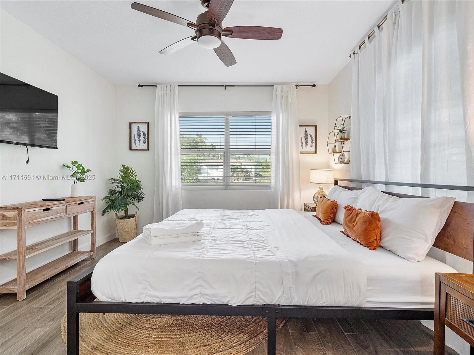 LAUDERDALE - Residential Income