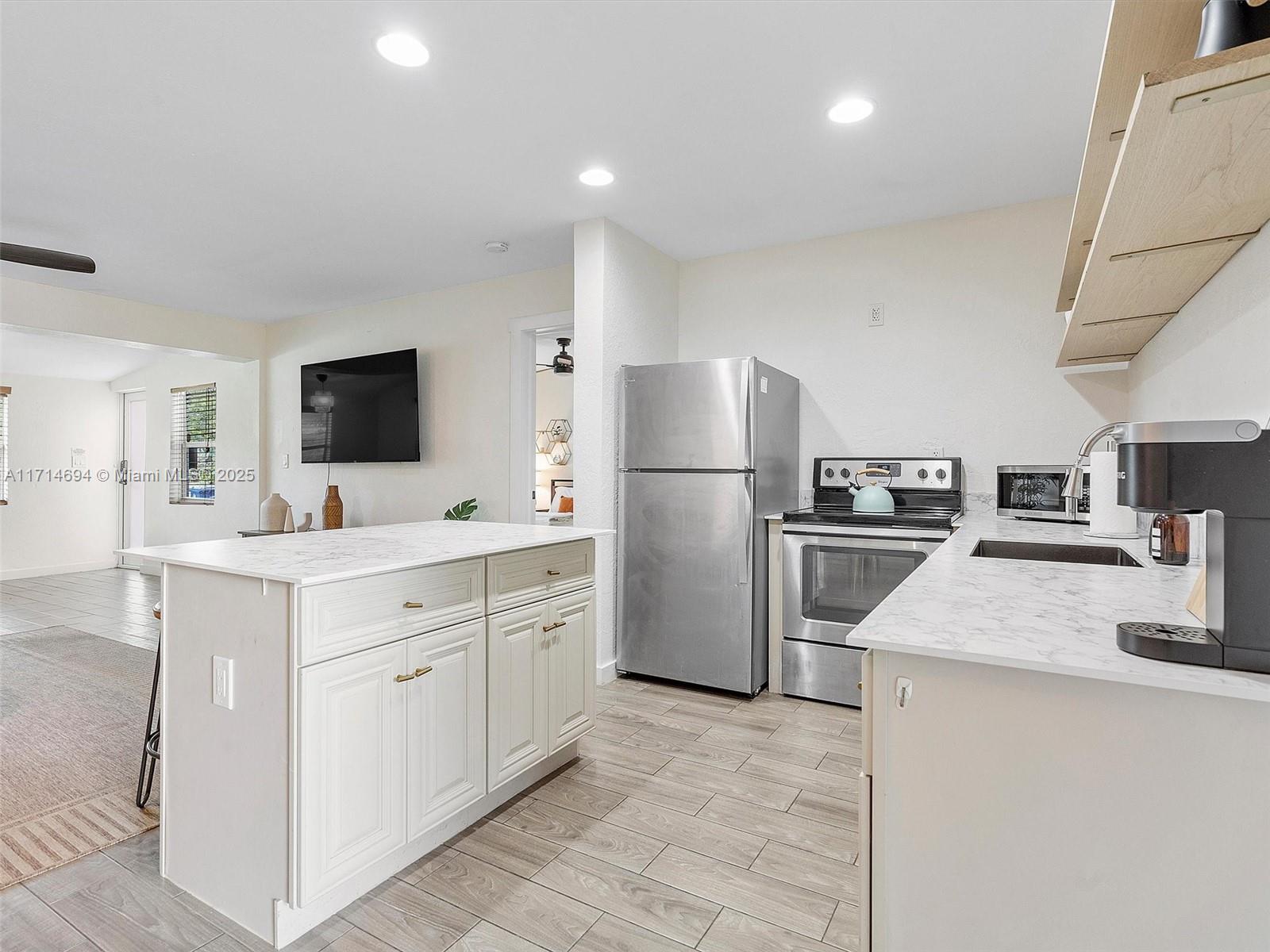 LAUDERDALE - Residential Income