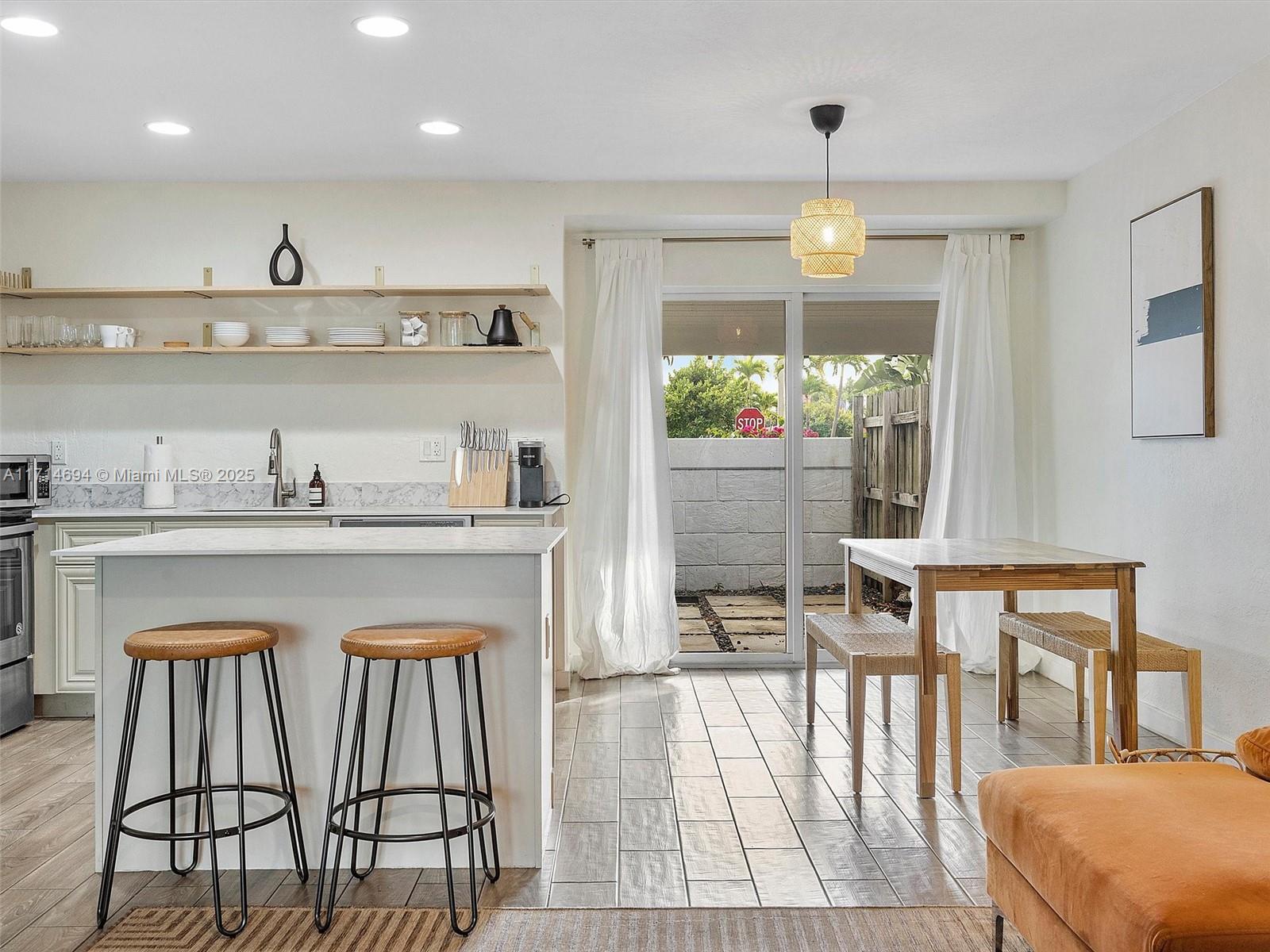LAUDERDALE - Residential Income