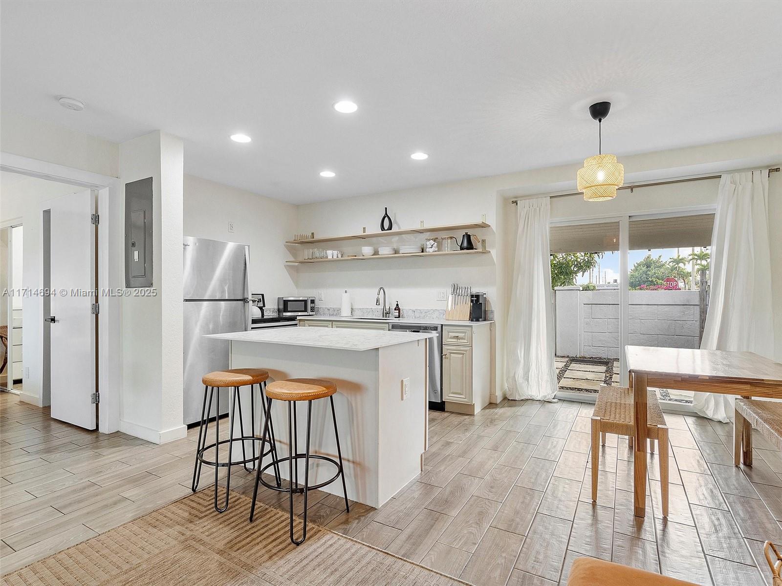 LAUDERDALE - Residential Income