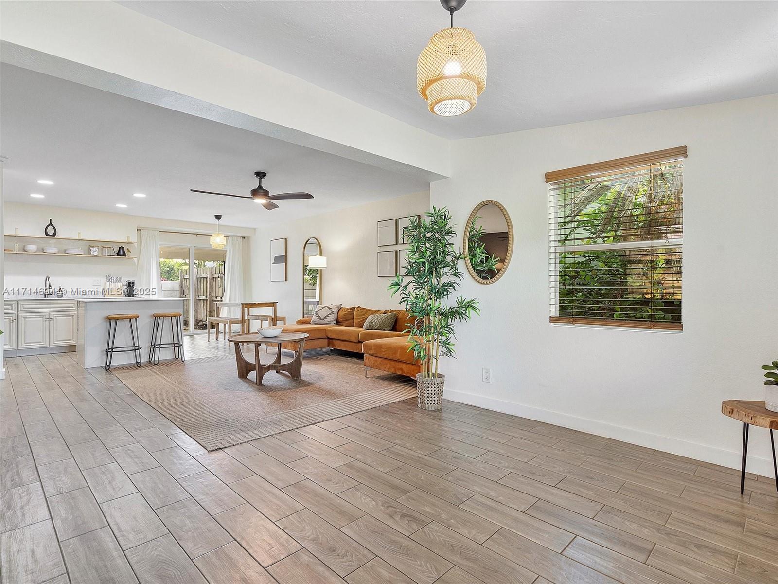 LAUDERDALE - Residential Income