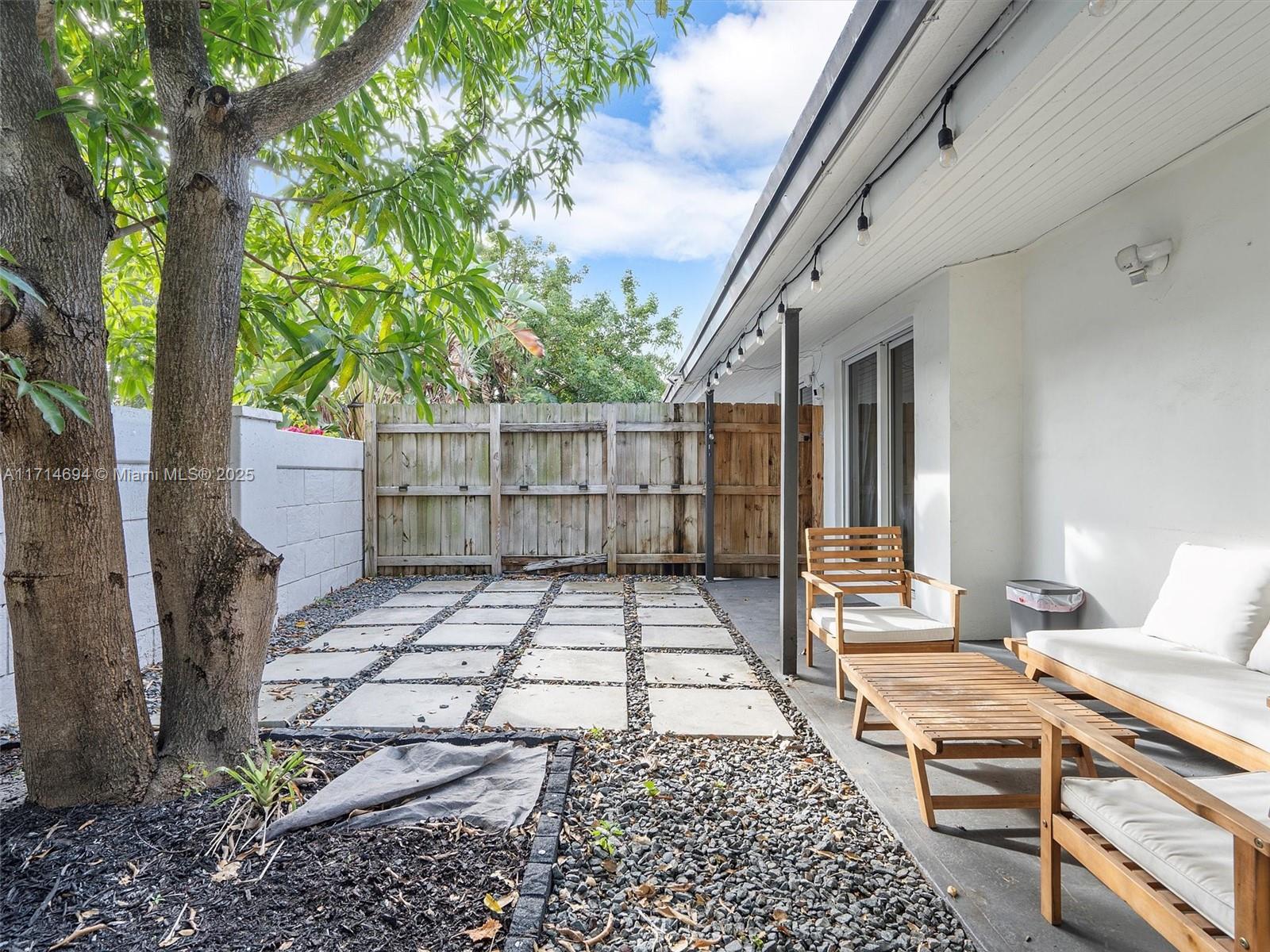 LAUDERDALE - Residential Income