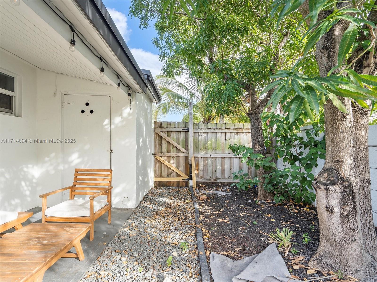 LAUDERDALE - Residential Income