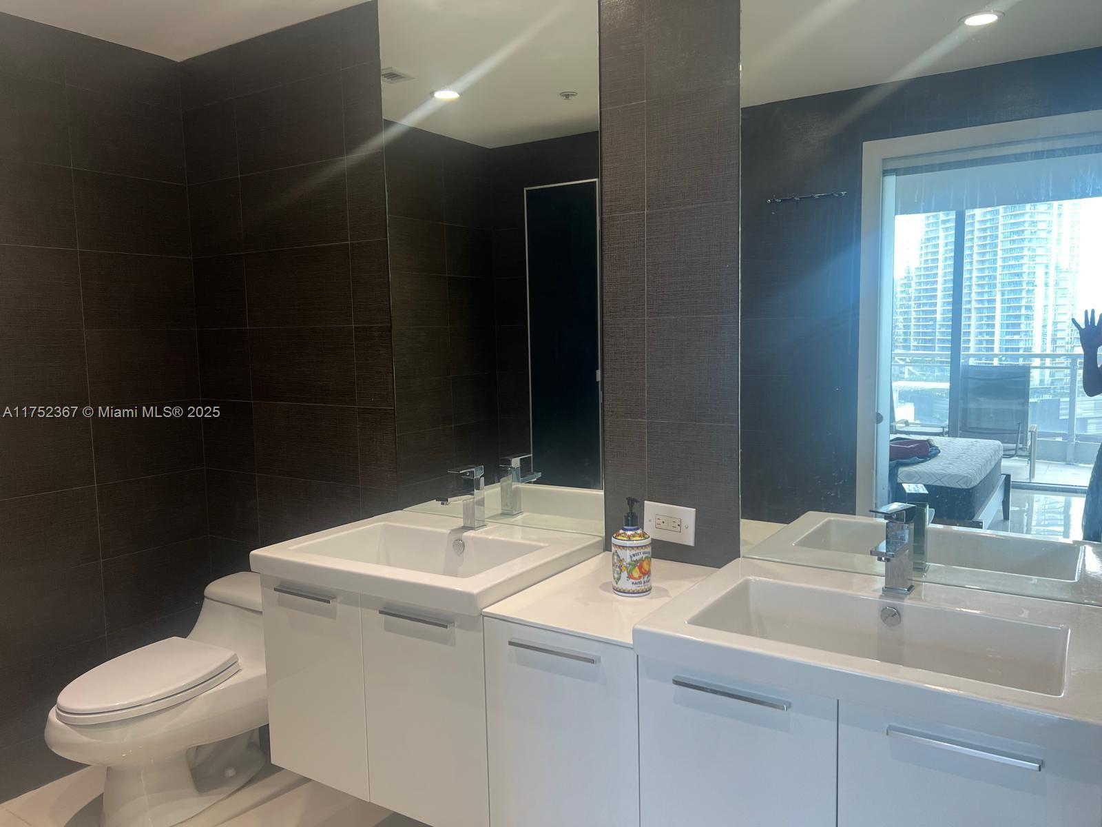 Furnished Beautiful and spacious 2 BR/2.5 BA at IVY Condominium with washer dryer. This unit includes two (2) parking spaces. The Ivy has incredible amenities including spa, sauna, gym and pool. Walking distance to Brickell City Center, shopping entertainment and restaurants. A must see!