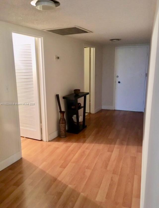 KING COLE CONDO - Residential