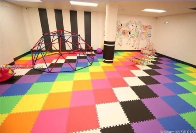 KING COLE CONDO - Residential