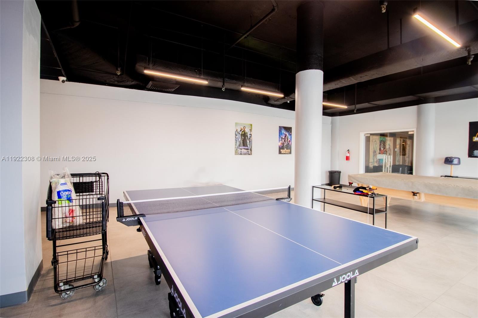 KING COLE CONDO - Residential