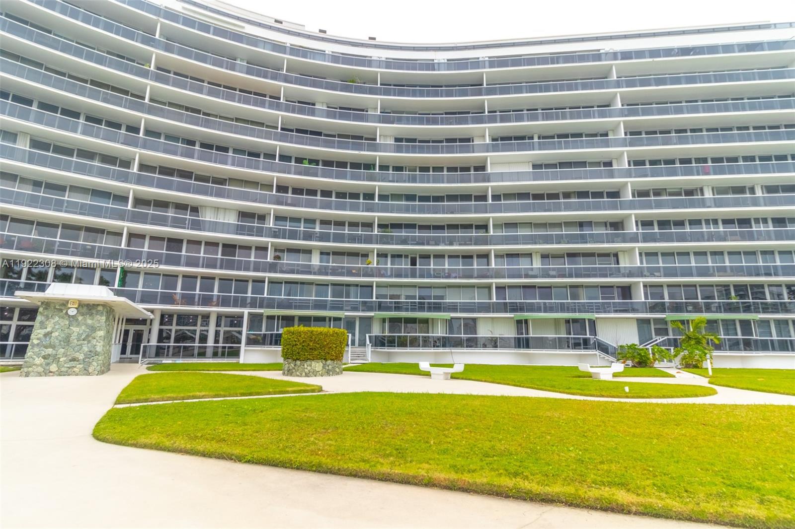 KING COLE CONDO - Residential