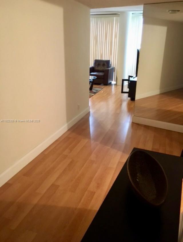 KING COLE CONDO - Residential