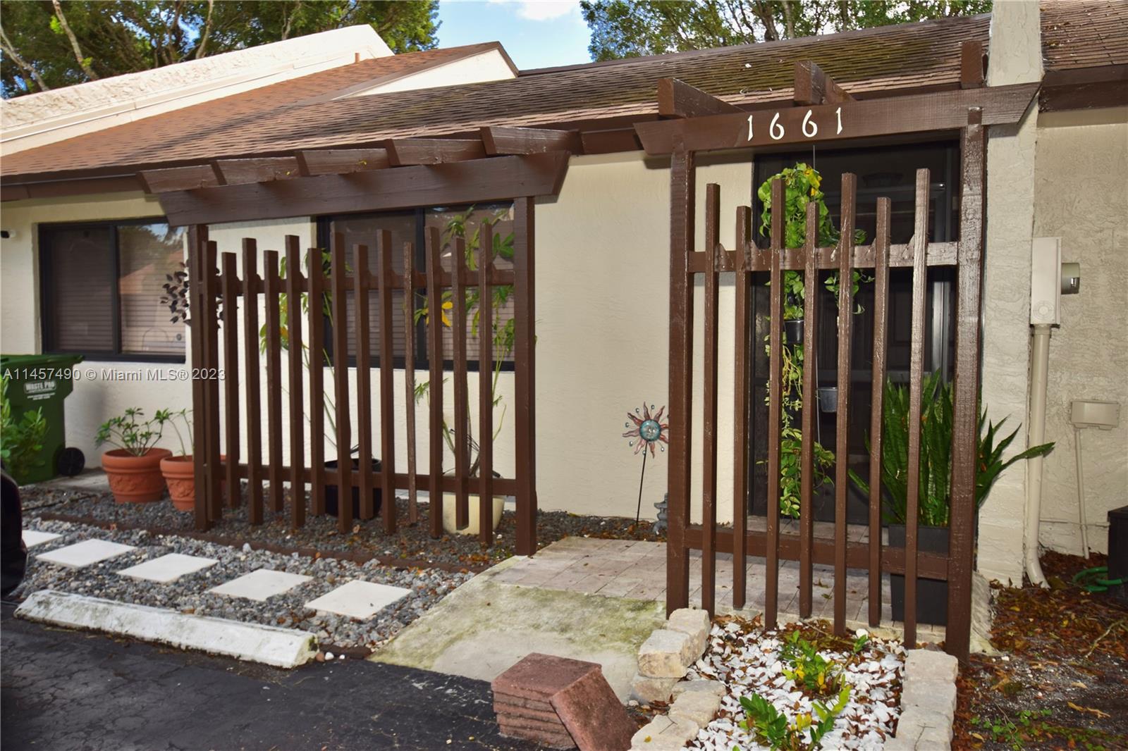 EVERGLADES SUGAR & LAND C - Residential Lease