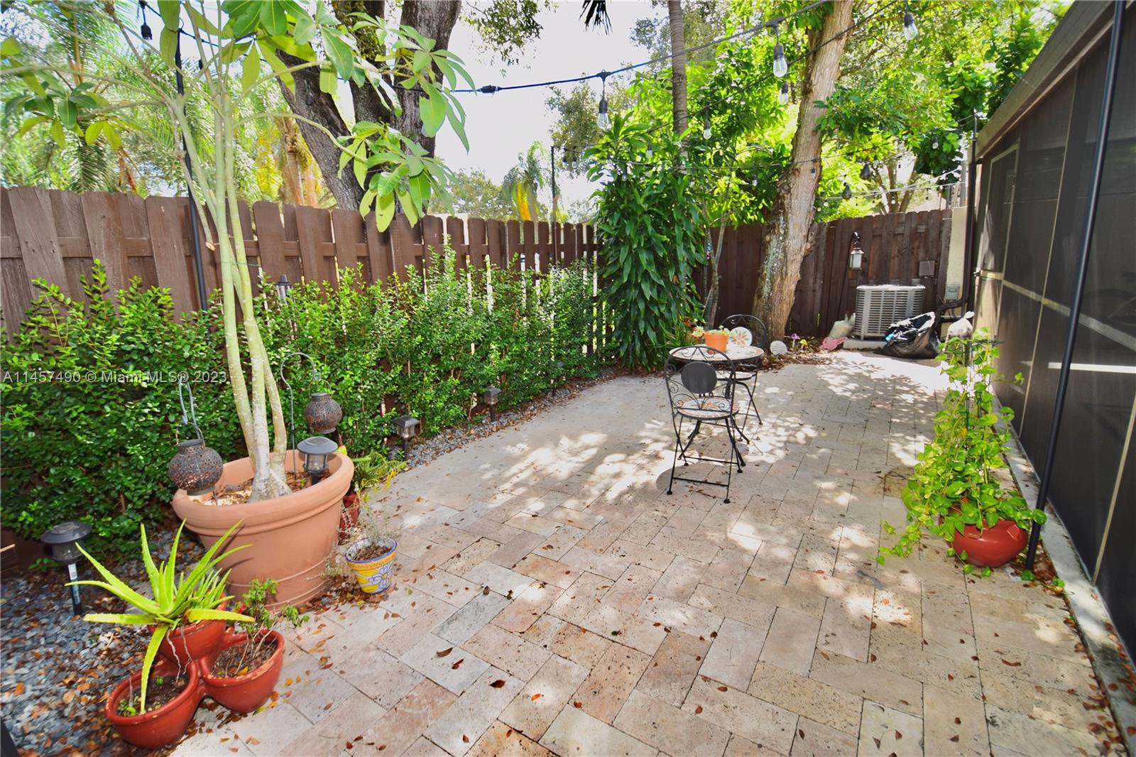 EVERGLADES SUGAR & LAND C - Residential Lease