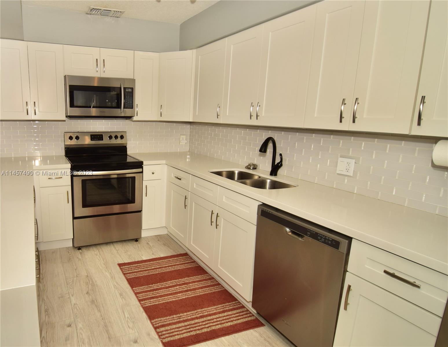 EVERGLADES SUGAR & LAND C - Residential Lease