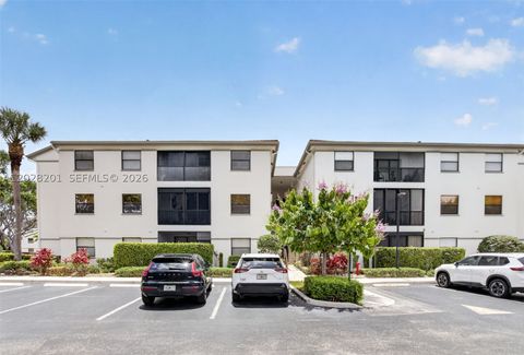 Photo of 5133 Brisata Cir #L, Boynton Beach, FL 33437 (MLS # A12028201)