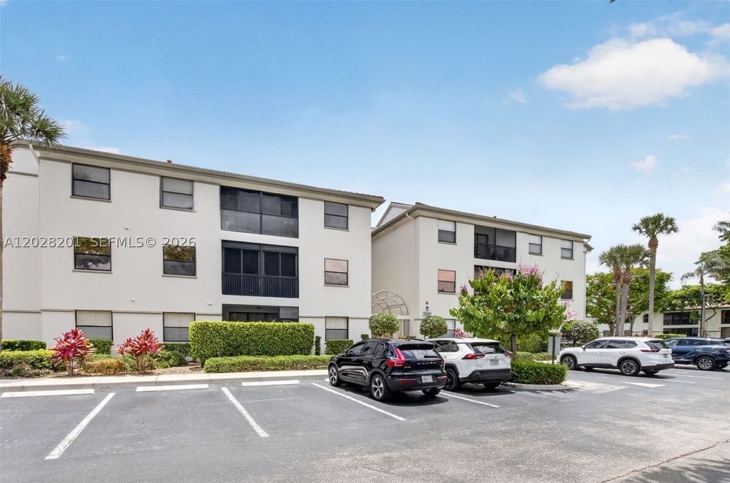 Photo of 5133 Brisata Cir #L, Boynton Beach, FL 33437 (MLS # A12028201)