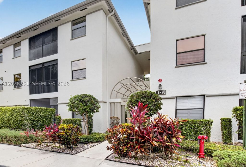 Photo of 5133 Brisata Cir #L, Boynton Beach, FL 33437 (MLS # A12028201)