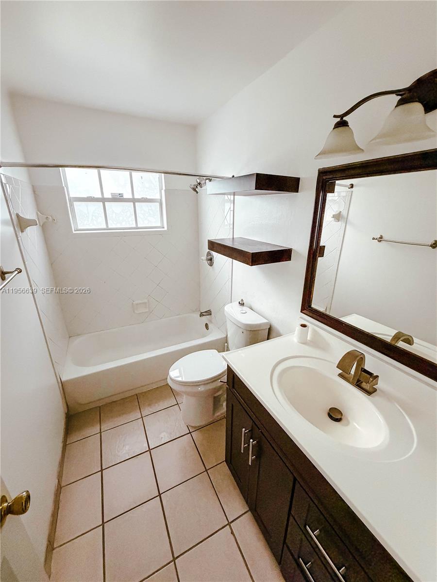 SUNRISE GOLF VILLAGE SEC - Residential Lease