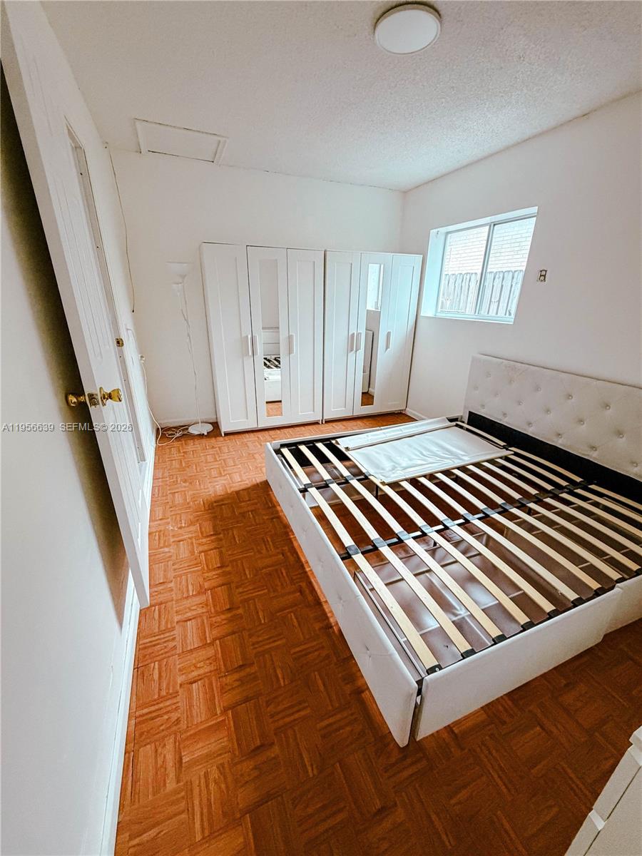 SUNRISE GOLF VILLAGE SEC - Residential Lease