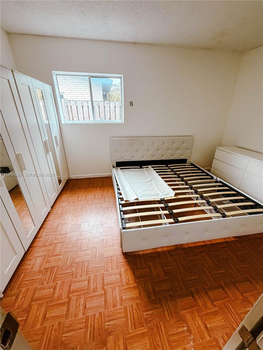 SUNRISE GOLF VILLAGE SEC - Residential Lease