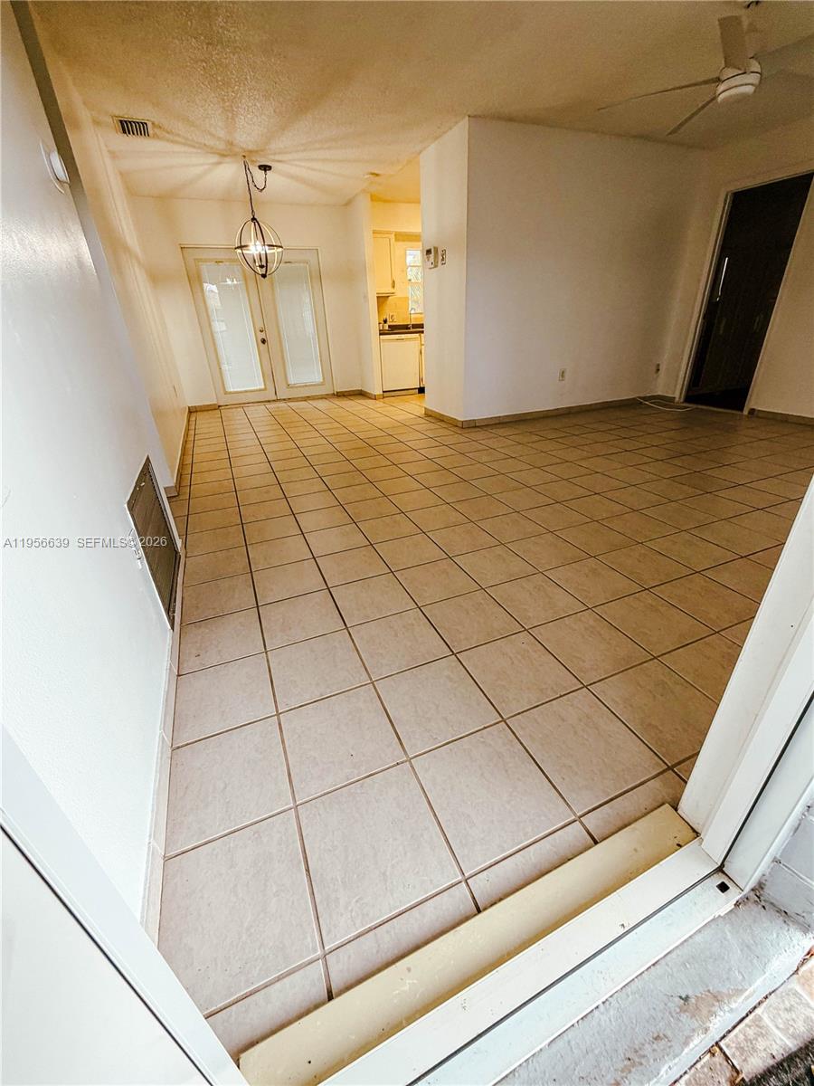 SUNRISE GOLF VILLAGE SEC - Residential Lease