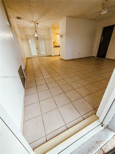 2591 NW 87th Ln NA Sunrise FL 33322