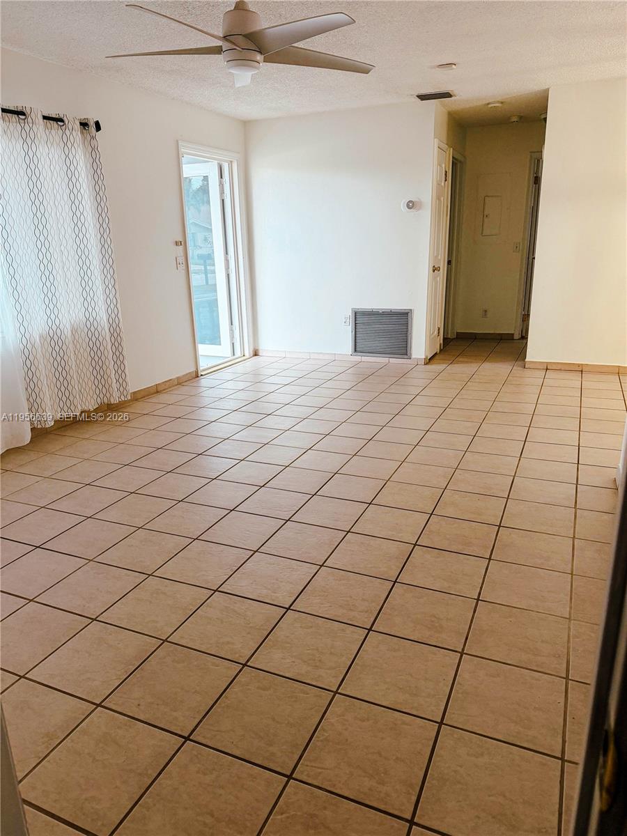 SUNRISE GOLF VILLAGE SEC - Residential Lease