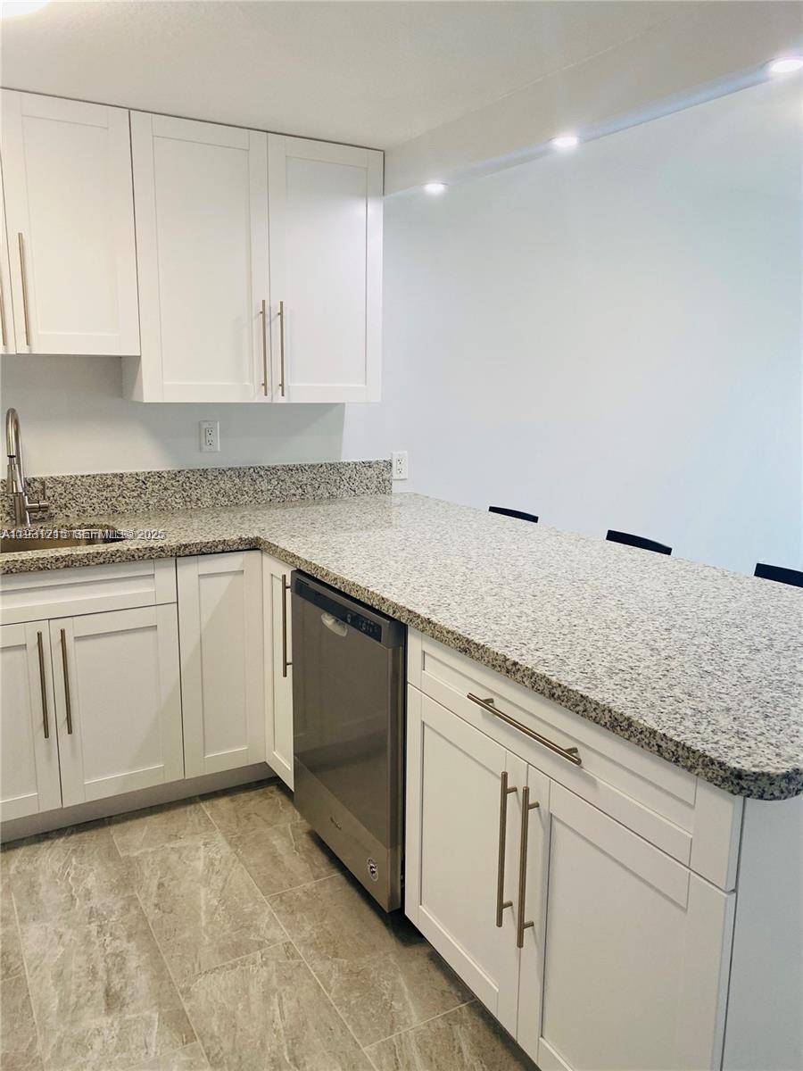 DORAL GARDENS II CONDO - Residential Lease