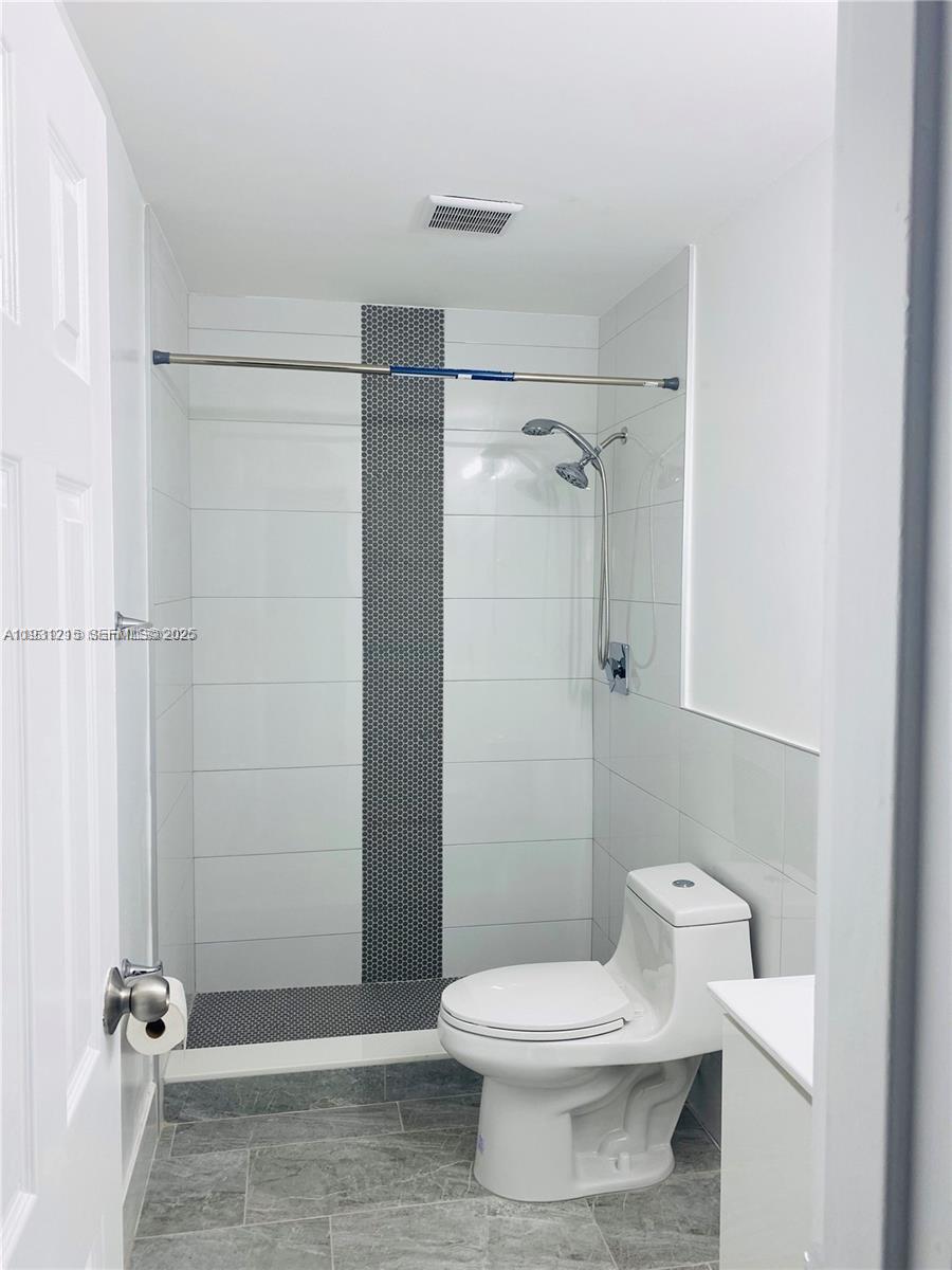 DORAL GARDENS II CONDO - Residential Lease