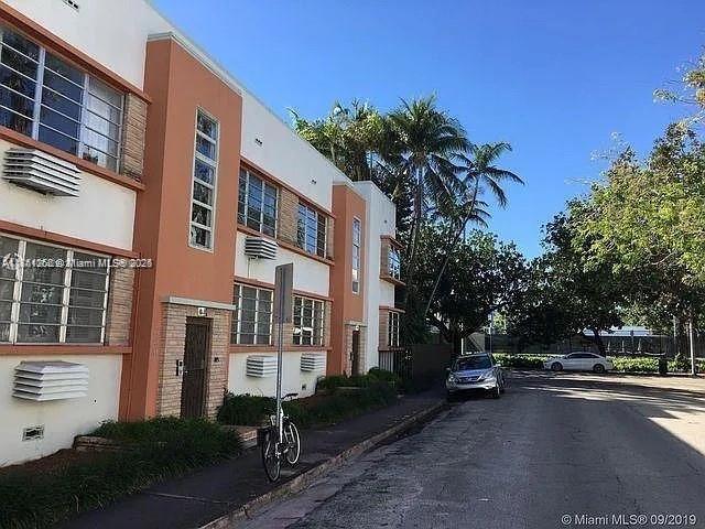 Enjoy a charming 1-bedroom, 1-bath unit just steps from the beach, offering a unique waterfront lifestyle. washer and dryer inside of the unit. Located across the street from Flamingo Park, this home provides access to an array of exceptional amenities, including basketball courts, an aquatic center, a dog park, professional-grade basketball and football stadiums, tennis courts, jogging paths, and much more. Embrace the perfect blend of leisure and convenience in this prime location! Tenant to provide background and eviction check, credit score, proof of income, application, ID, bank statements, faster move in.. Call for more information !