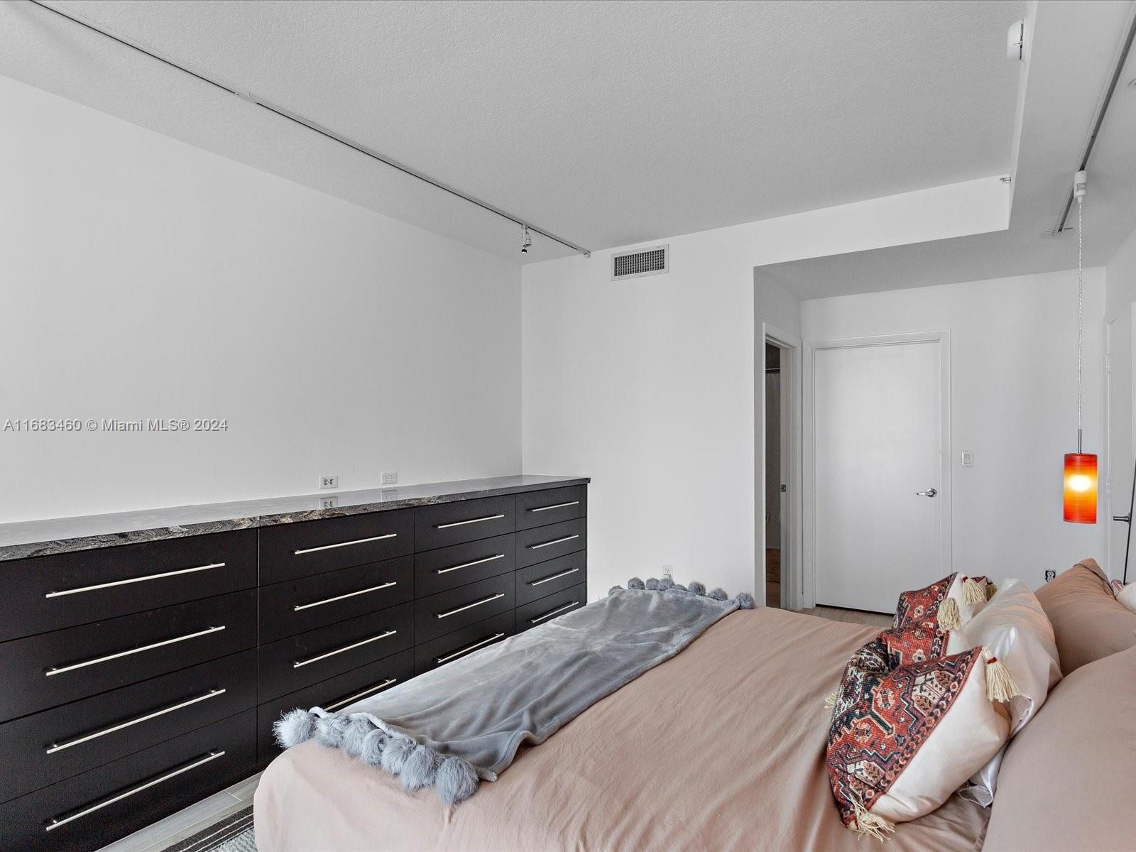 QUANTUM ON THE BAY CONDO - Residential