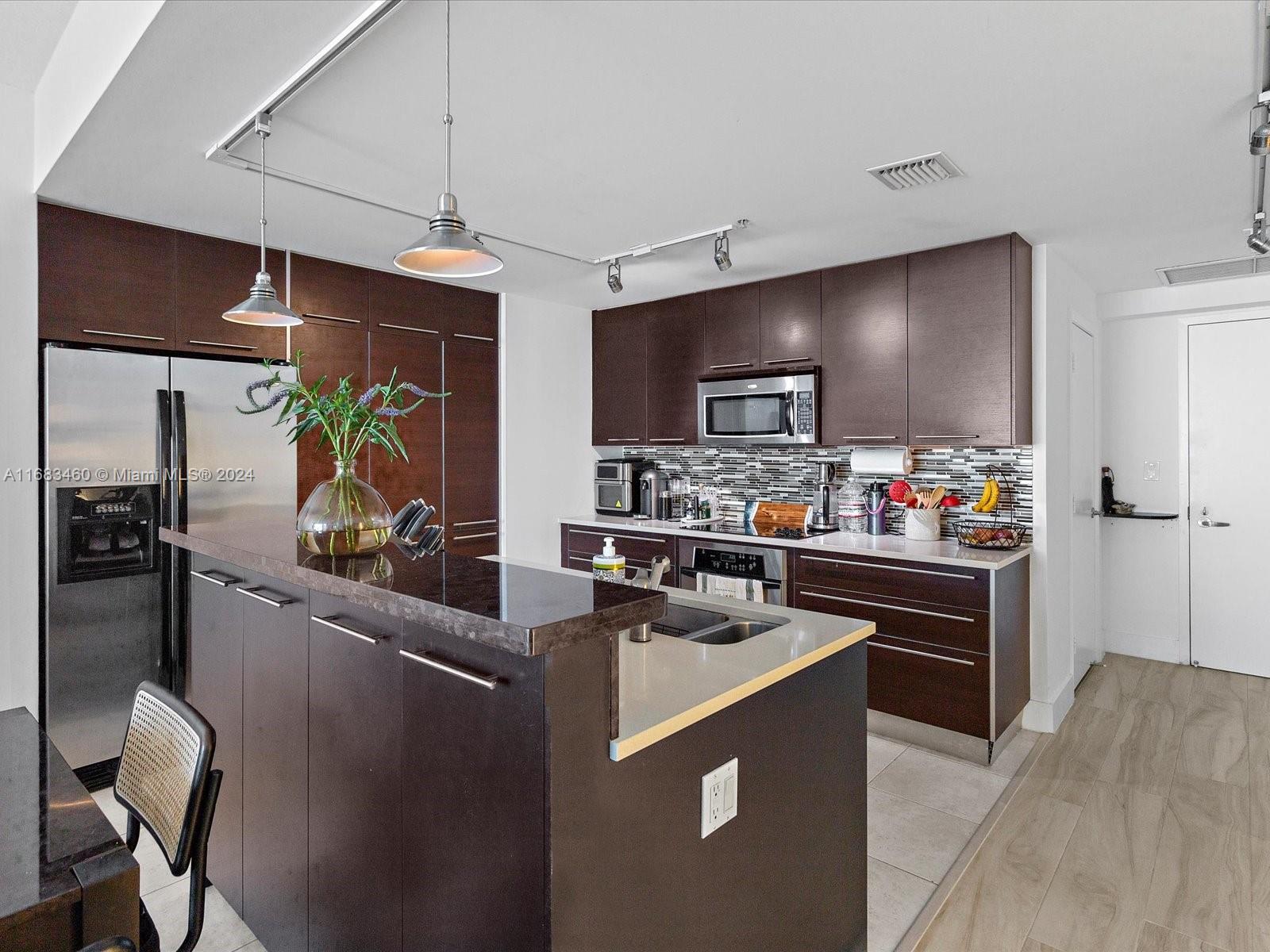 QUANTUM ON THE BAY CONDO - Residential