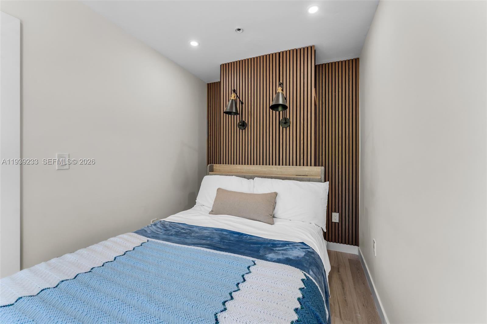 TWIN OAKS - Residential