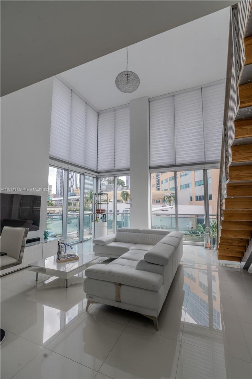 This stunning apartment in the heart of Miami offers the comfort and luxury you've always wanted. Located just one block from Brickell City Centre, you will have direct access to exclusive shopping, world-class dining and entertainment options. Fully furnished. It has all the amenities, pool, gym, spa, party room, and movie room. This modern and elegant space is ideal for those looking to live in the city to the fullest, a unique opportunity to enjoy a vibrant lifestyle in one of the best neighborhoods in Miami!