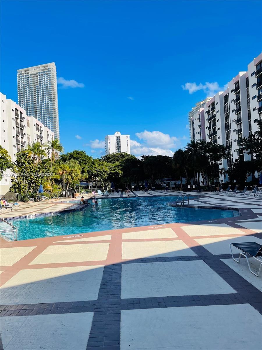 PLAZA OF AMERICAS CONDO P - Residential Lease