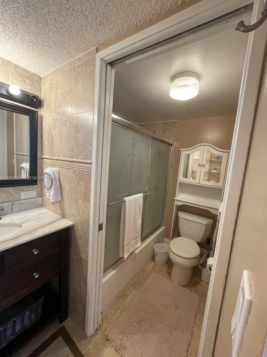 PLAZA OF AMERICAS CONDO P - Residential Lease