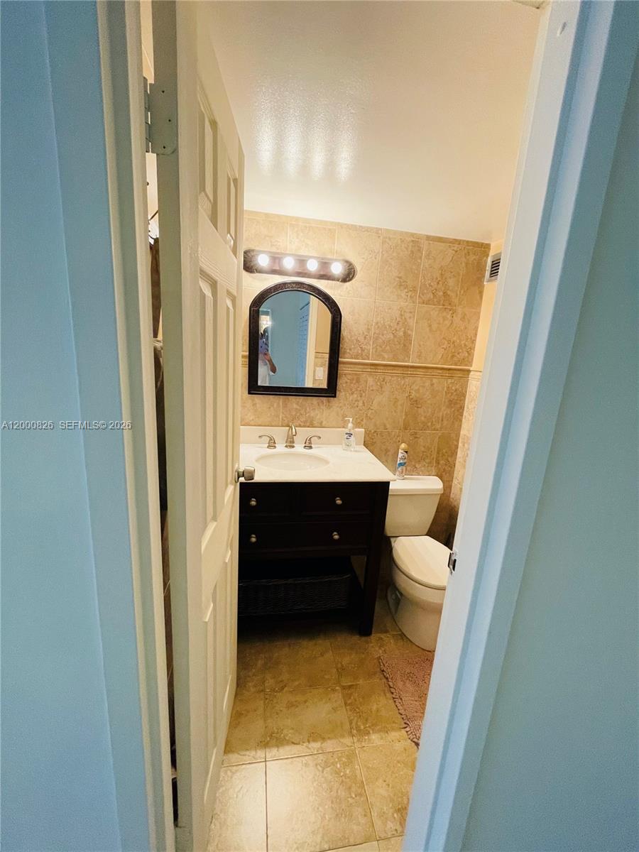 PLAZA OF AMERICAS CONDO P - Residential Lease