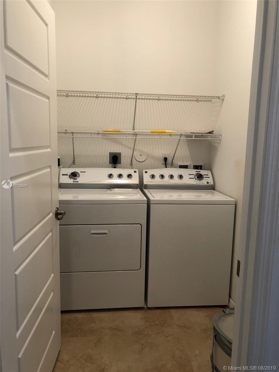 CHAMPION LAKES - Residential