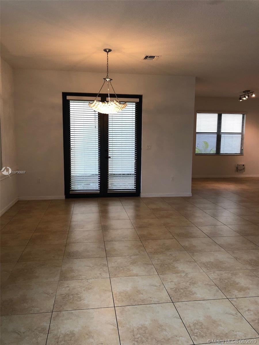 CHAMPION LAKES - Residential