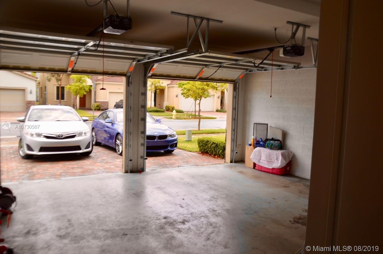 CHAMPION LAKES - Residential