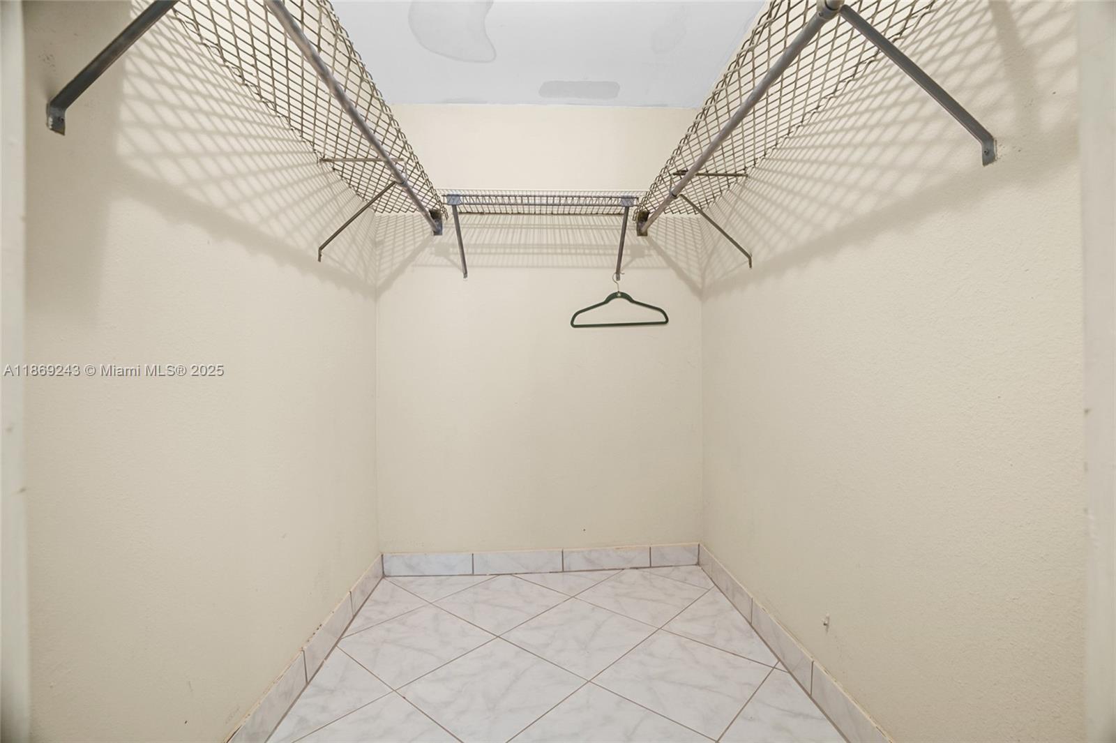 NATURA CONDO NO 1 - Residential