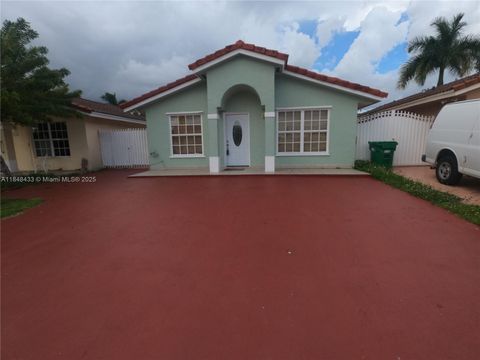 8945 NW 114th St Hialeah Gardens FL 33018