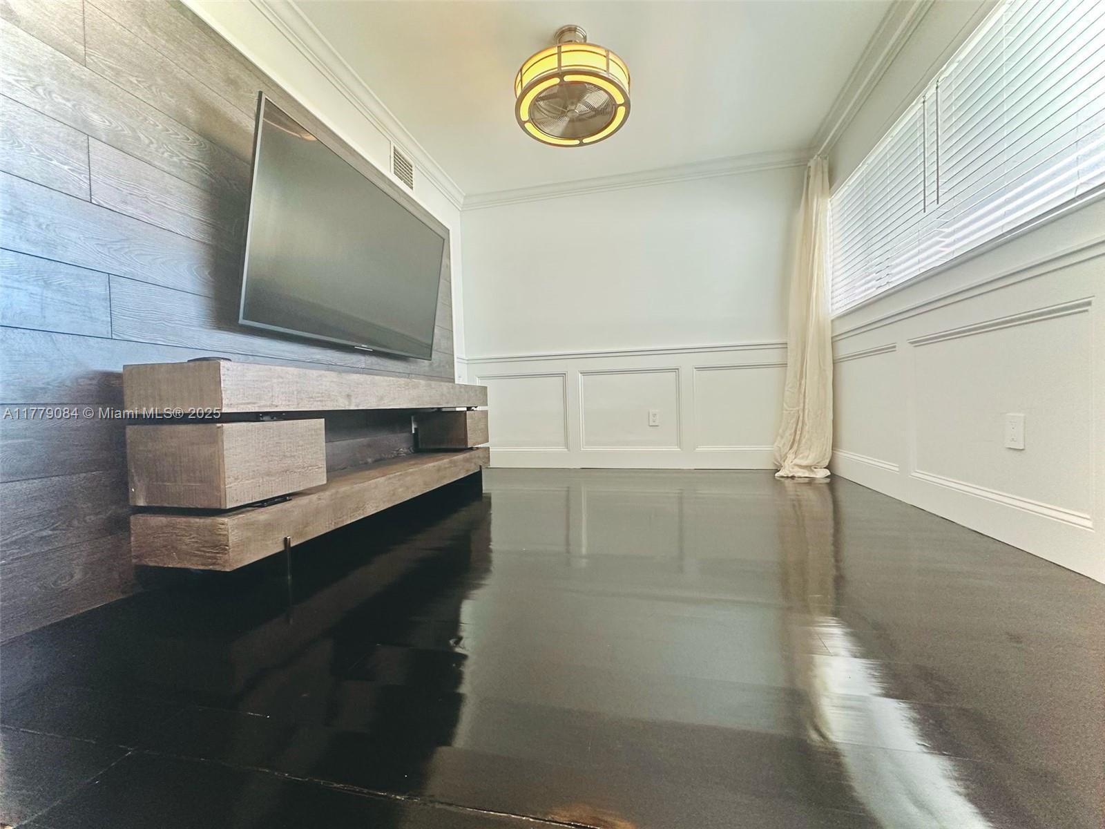 RIVER RUN CONDO PH I - Residential