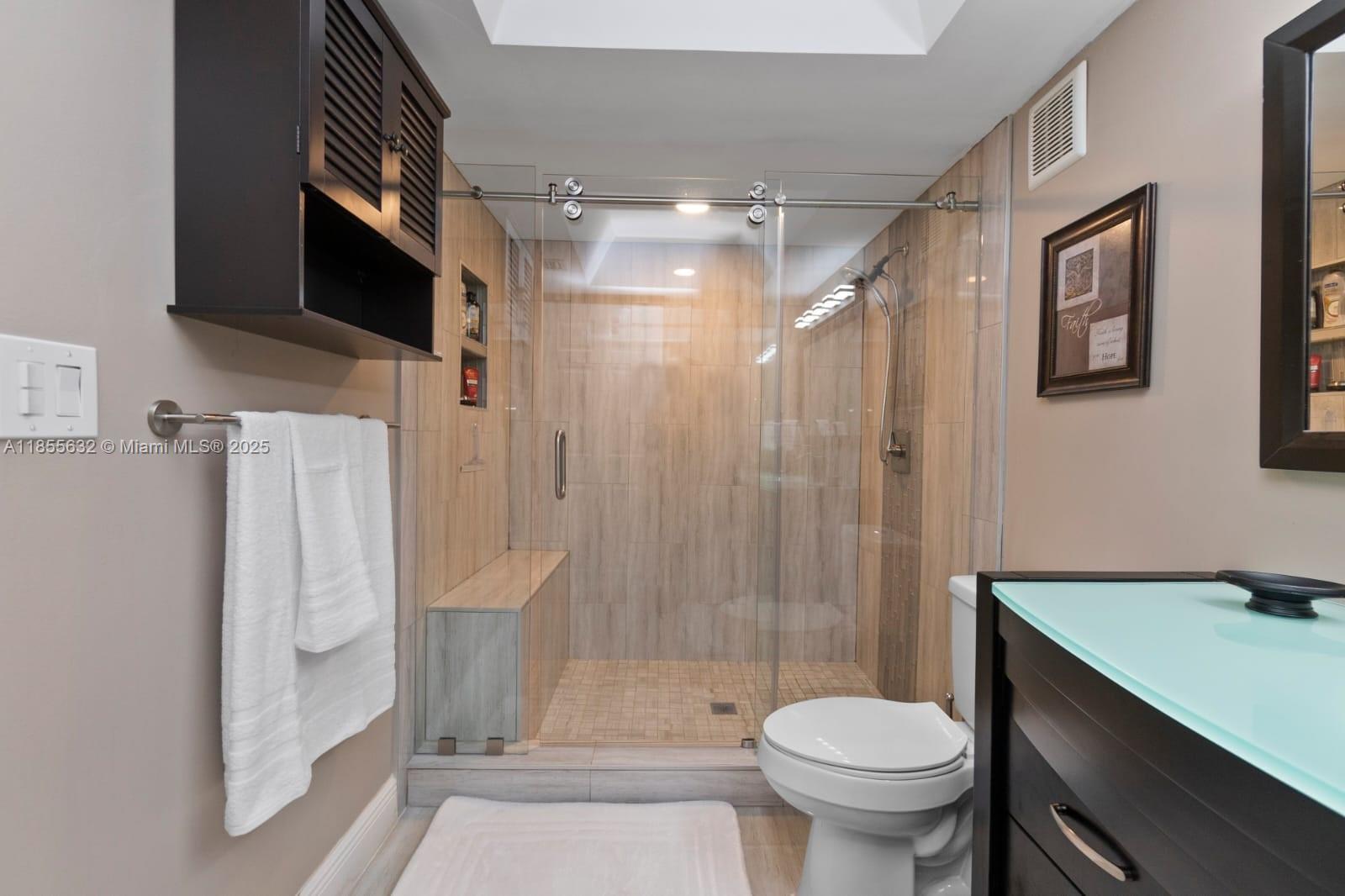 BLDG 6 OF COUNTRY CLUB AP - Residential Lease