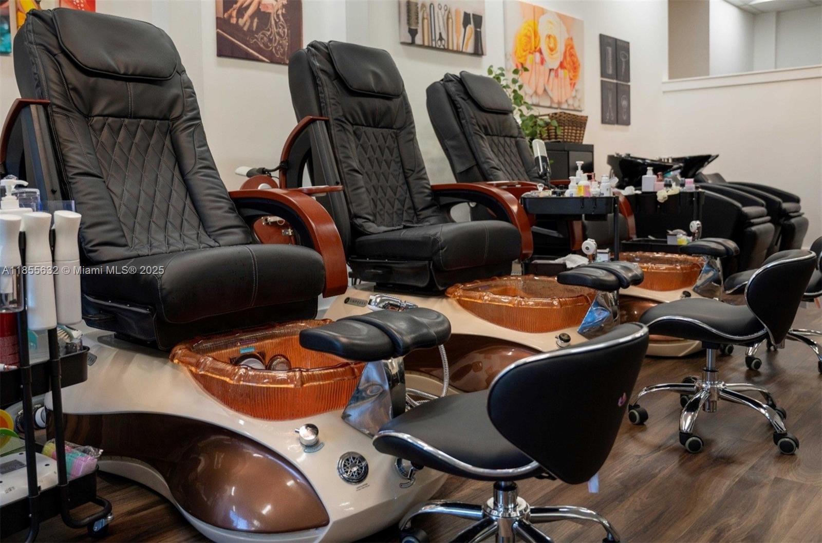 BLDG 6 OF COUNTRY CLUB AP - Residential Lease