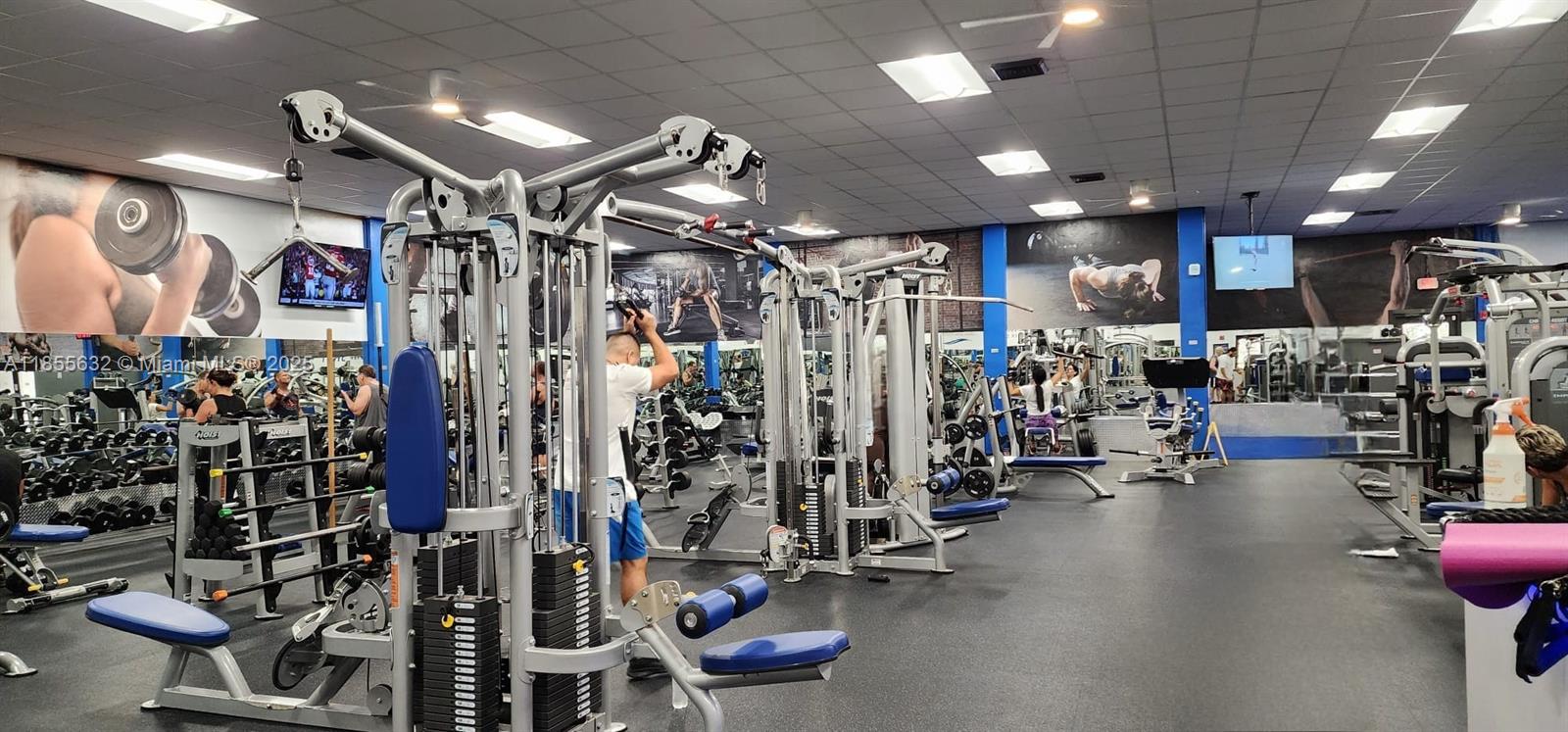 BLDG 6 OF COUNTRY CLUB AP - Residential Lease