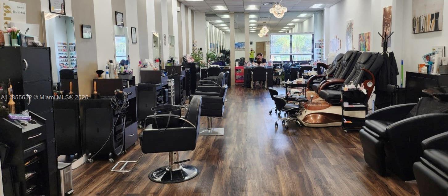 BLDG 6 OF COUNTRY CLUB AP - Residential Lease