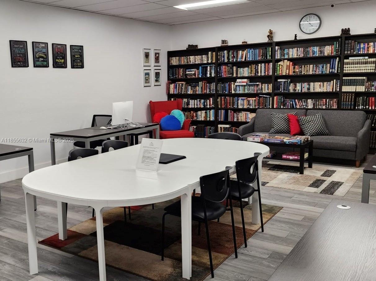 BLDG 6 OF COUNTRY CLUB AP - Residential Lease