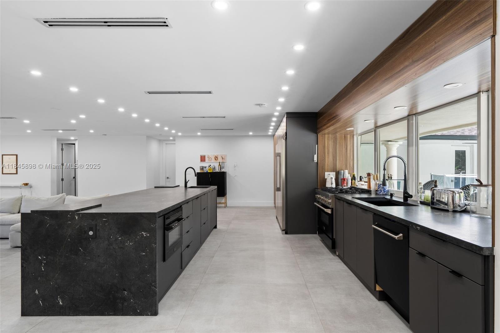 HIGHLAND OAK GDNS SEC 1 - Residential