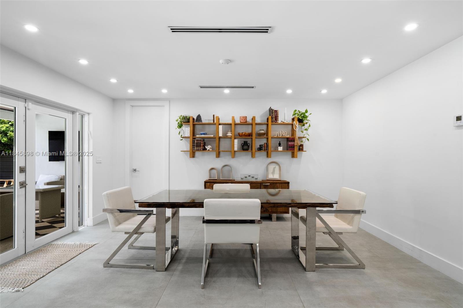 HIGHLAND OAK GDNS SEC 1 - Residential