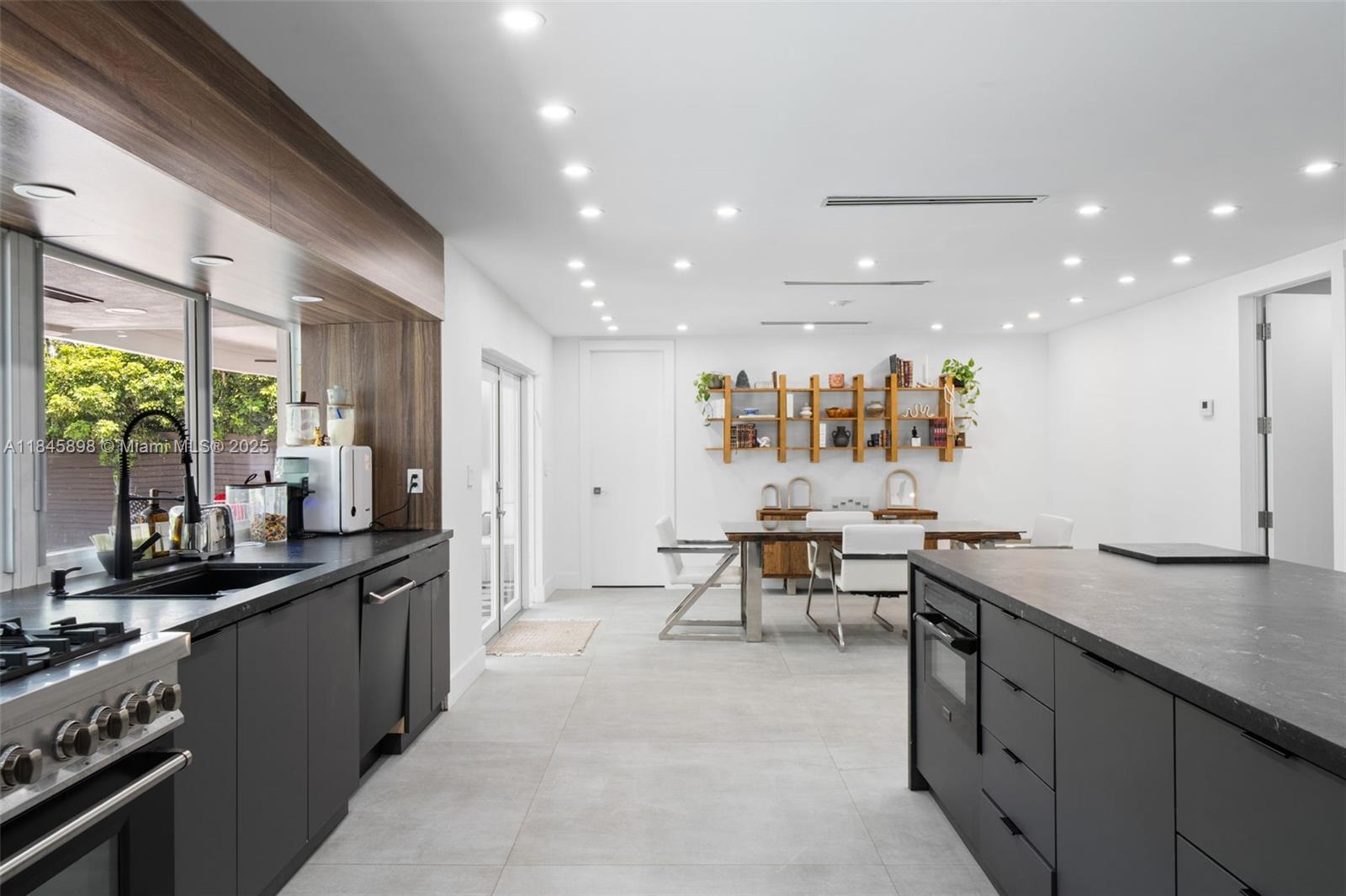 HIGHLAND OAK GDNS SEC 1 - Residential