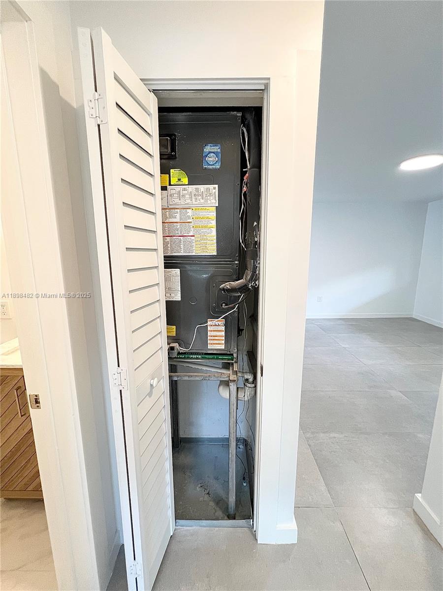 AMND MIAMI SUBURBAN ACRES - Residential Lease